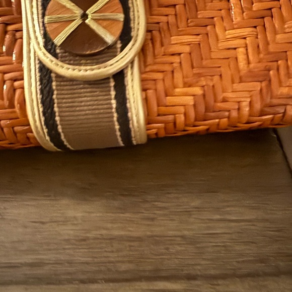 Woven Tan Clutch with Chain Strap - Picture 5 of 7